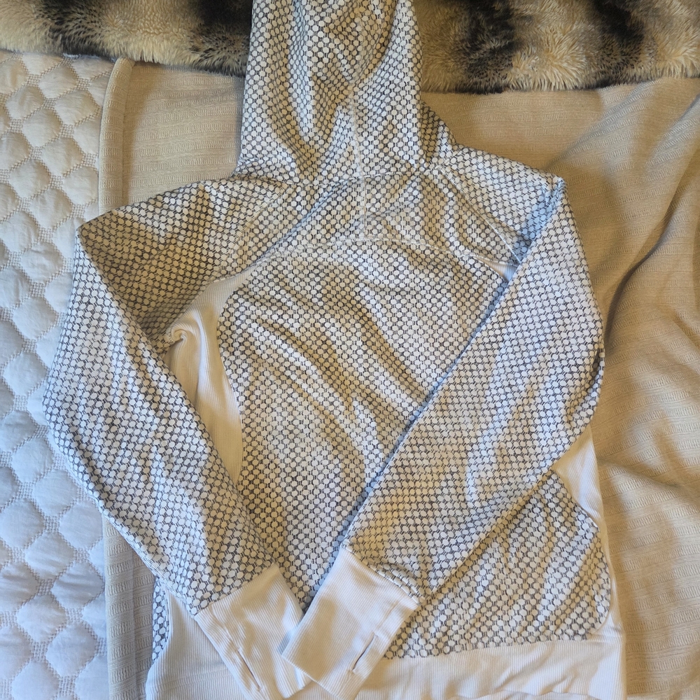 Lululemon Athletica Black and White Patterned Jacket Size 12. Rare! - Picture 2 of 3